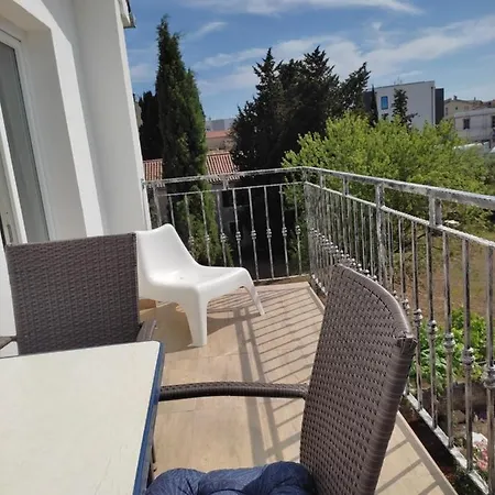 Three Lions Number 2