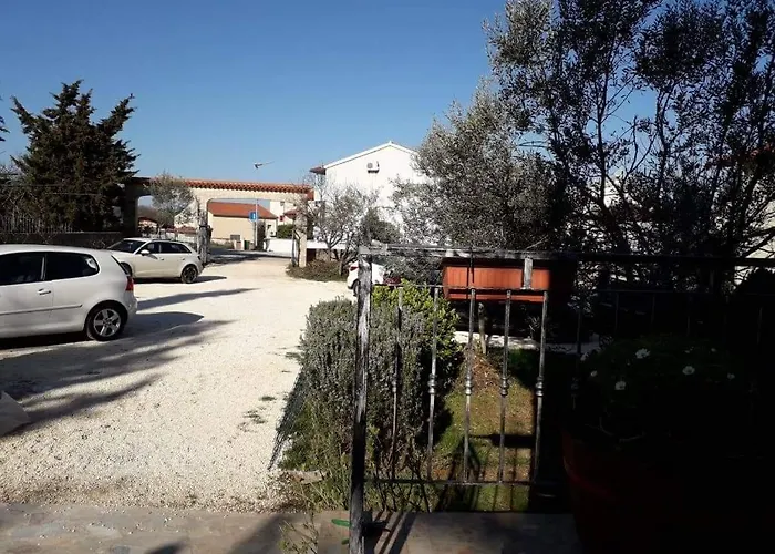 Three Lions Number 2 公寓