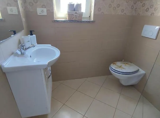 Three Lions Number 2 普拉