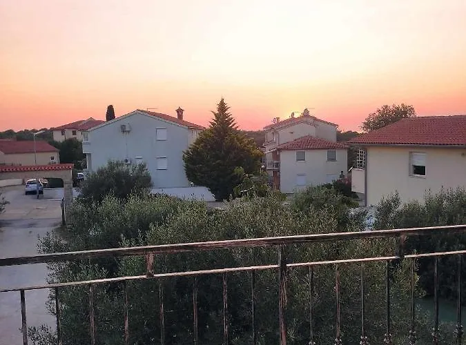 Three Lions Number 2 普拉