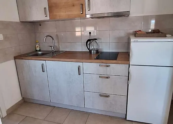 Three Lions Number 2