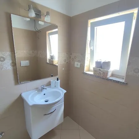 Three Lions Number 2 Apartment Pula