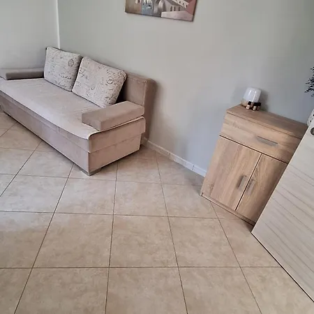 Three Lions Number 2 Pula