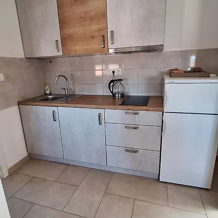 Three Lions Number 2