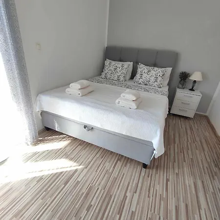 Three Lions Number 2 Appartement