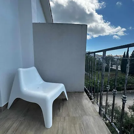 Three Lions Number 2 Appartement